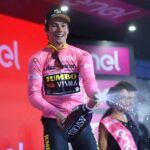 Primoz Roglic dépose son maillot rose lors de la troisième étape du Giro d'Italie 24 découvrez comment primož roglič, avec son maillot rose, a captivé les fans au giro d'italia. suivez son parcours et ses performances remarquables dans cette édition emblématique de la course cycliste.