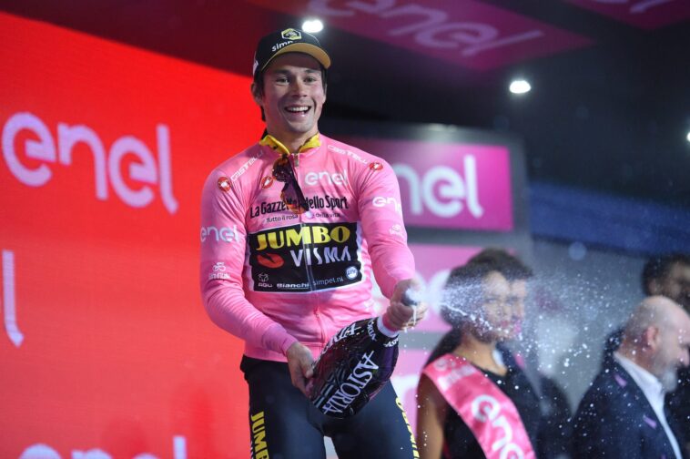 découvrez comment primož roglič, avec son maillot rose, a captivé les fans au giro d'italia. suivez son parcours et ses performances remarquables dans cette édition emblématique de la course cycliste.