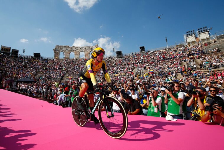 revivez les moments forts du giro d'italie 2023 avec la surprenante défaite de primož roglič face à jai hindley. analyse des performances, stratégies de course et enjeux du classement général.