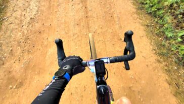 découvrez le traka 360 200, le vélo parfait pour vos courses sur gravier. conçu pour offrir confort et performance, ce modèle allie robustesse et légèreté, vous permettant de dominer tous types de terrains. idéal pour les aventuriers et les passionnés de cyclisme, le traka 360 200 transforme chaque sortie en une expérience inoubliable.