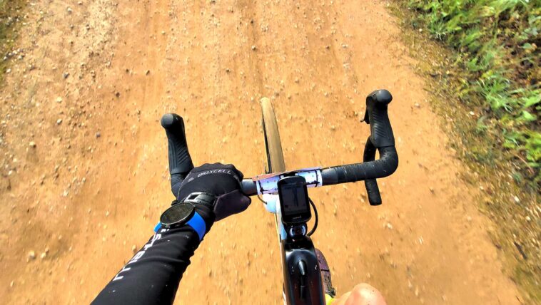 découvrez le traka 360 200, le vélo parfait pour vos courses sur gravier. conçu pour offrir confort et performance, ce modèle allie robustesse et légèreté, vous permettant de dominer tous types de terrains. idéal pour les aventuriers et les passionnés de cyclisme, le traka 360 200 transforme chaque sortie en une expérience inoubliable.