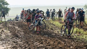 découvrez l'édition exceptionnelle de l'unbound gravel, où un nombre record de participants s'est réunis pour vivre une expérience inoubliable au cœur de la nature. rejoignez-nous pour explorer les paysages, l'esprit de camaraderie et les défis passionnants de cet événement emblématique.