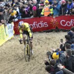 Enigma Van Aert : "Je ne me sens pas moi-même 24 découvrez l'univers complexe de wout van aert, ce champion cycliste qui navigue entre performances exceptionnelles et réflexions personnelles. plongez dans les coulisses de sa carrière et explorez ce qui se cache derrière l'athlète accompli, révélant un homme qui n'est pas toujours à l'aise avec son image publique.