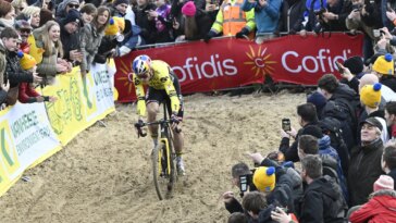 découvrez l'univers complexe de wout van aert, ce champion cycliste qui navigue entre performances exceptionnelles et réflexions personnelles. plongez dans les coulisses de sa carrière et explorez ce qui se cache derrière l'athlète accompli, révélant un homme qui n'est pas toujours à l'aise avec son image publique.