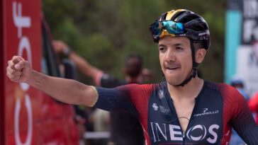 découvrez la victoire extraordinaire de richard carapaz, le coureur qui a brillé lors du dernier trio d'épreuves. revivez les moments clés et les émotions fortes de cette compétition incontournable qui a captivé les fans de cyclisme.