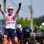 Giro d'Italia : la victoire impressionnante de Pedersen face à Van Aert dans une montée lors de la 13e étape 25 découvrez le parcours impressionnant de victor pedersen lors du giro, où il a su allier détermination et talent pour obtenir la victoire. revivez les moments clés de cette compétition palpitante.