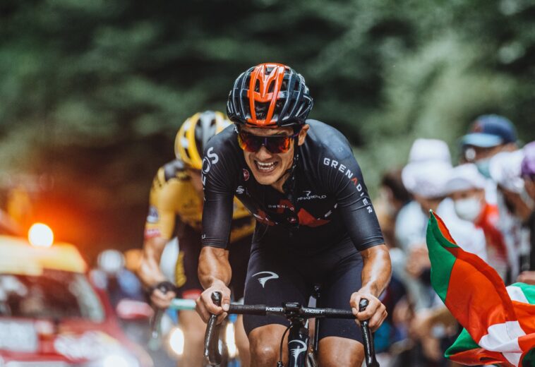 Richard Carapaz abandonne le Tour pour participer à La Vuelta 7 découvrez les détails de l'abandon surprise de richard carapaz lors de la vuelta. analyse, réactions et implications pour la course à travers notre article complet.