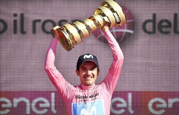 découvrez les enjeux du giro d'italia avec del toro et carapaz, deux coureurs en quête de réponses sur cette prestigieuse course cycliste. suivez leurs péripéties et analysez leurs performances à travers les étapes clés de cet événement incontournable.