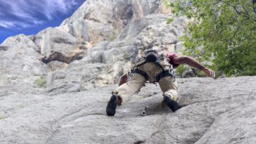 découvrez la performance impressionnante de grimpeur vuelta, le spécialiste de l'escalade qui repousse les limites de l'endurance et de la technique. plongez dans l'univers fascinant de la grimpe et suivez ses exploits à travers les plus grands sommets.