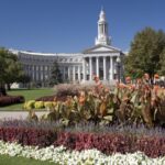 les cyclistes se préparent pour la 35e édition de la journée 'aller au travail à vélo' à denver 23 participez à une journée inoubliable à denver en explorant la ville à vélo. découvrez des paysages spectaculaires, des parcs luxuriants et des attractions emblématiques tout en profitant d'une expérience écologique et active. que vous soyez débutant ou cycliste aguerri, cette journée est faite pour vous !