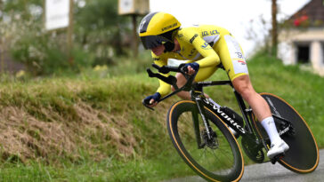 découvrez comment movistar a triomphé contre vollering dans un affrontement captivant. revivez les moments forts de cette compétition palpitante et plongez au cœur de l'action sportive.