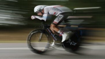 découvrez les performances impressionnantes de tadej pogačar, le jeune prodige du cyclisme, qui a captivé le monde par ses exploits sur la route. analysez ses victoires, sa stratégie de course et son impact sur le peloton professionnel.