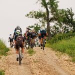 Rob Britton et Heather Jackson établissent des records impressionnants lors de l'Unbound Gravel XL 24 découvrez les meilleurs conseils et astuces pour le gravel biking avec 'records unbound gravel', une compétition qui défie les limites de l'endurance sur des parcours gravel exceptionnels. préparez-vous à vivre des moments inoubliables sur deux roues.