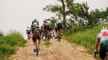 découvrez les meilleurs conseils et astuces pour le gravel biking avec 'records unbound gravel', une compétition qui défie les limites de l'endurance sur des parcours gravel exceptionnels. préparez-vous à vivre des moments inoubliables sur deux roues.