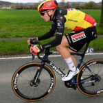 découvrez les derniers transferts de l'équipe soudal-quick-step pour la saison 2026. restez informé sur les nouveaux coureurs, les départs et les stratégies qui façonneront l'avenir de cette équipe emblématique de cyclisme.