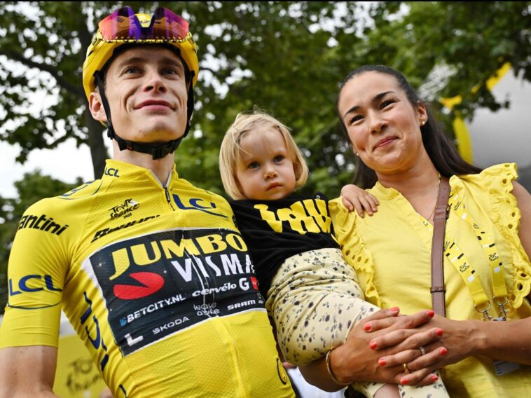 découvrez l'affrontement captivant entre jonas vingegaard et tadej pogačar, deux géants du cyclisme. analyse des performances, rivalités et enjeux de ce duel emblématique qui passionne les fans de vélo.