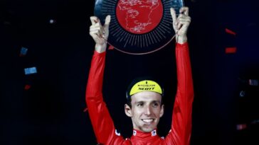 découvrez comment yates a triomphé lors du giro à rome, en réalisant une performance époustouflante qui a captivé les passionnés de cyclisme. revivez les moments forts de cette victoire marquante dans la capitale italienne.