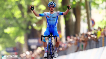 découvrez les moments forts du cyclisme avec yates qui triomphe au giro et kooij qui s'impose à rome. plongez dans les détails de ces victoires marquantes et revivez l'excitation de ces épreuves emblématiques.