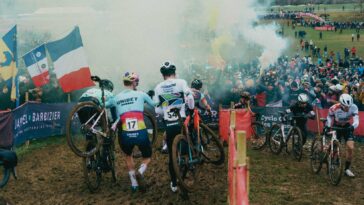 découvrez les temps forts de l'étape 9 avec la performance éclatante de van der poel, la victoire de merlier et les doutes qui entourent almeida face à pogacar. un résumé captivant de cette étape palpitante qui a tenu les fans en haleine.