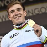 Remco Evenepoel critique les tactiques de Lotto et de ses rivaux après les championnats nationaux de Belgique 25 découvrez les critiques de remco evenepoel sur les tactiques de course utilisées dans le cyclisme moderne. analysez les implications de ses commentaires sur la compétition et le rythme des courses, ainsi que son impact sur l'avenir des stratégies dans le peloton.