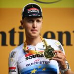 Tim Merlier devance Jonathan Milan pour remporter la victoire de l'étape 9 du Tour de France dans un final explosif 23 découvrez comment merlier a triomphé lors de l'étape 9, en réalisant une performance exceptionnelle qui a captivé les spectateurs et les fans de cyclisme. plongez dans les détails de cette course palpitante et le parcours de ce coureur talentueux.