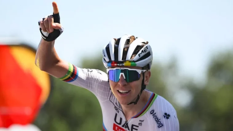 découvrez l'incident choquant sur le tour de france où tadej pogačar a été victime d'une chute provoquée par un manifestant. analyse de l'événement, réactions des coureurs et impact sur la compétition.