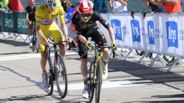 découvrez comment tadej pogacar a triomphé lors du tour de france en remportant la victoire à montmartre, un moment historique qui a marqué la compétition. suivez les temps forts de cette étape inoubliable et revivez l'exploit de ce jeune champion.