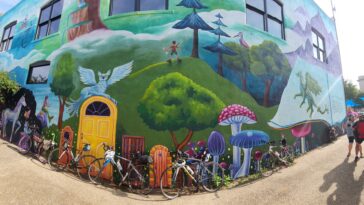 découvrez le quatrième jour du ragbrai à iowa falls, où le charme pittoresque de cette ville animée vous attend. profitez de balades à vélo à travers des paysages enchanteurs, des rencontres avec des habitants chaleureux et une ambiance festive unique. ne manquez pas cette expérience inoubliable au cœur de l'iowa!