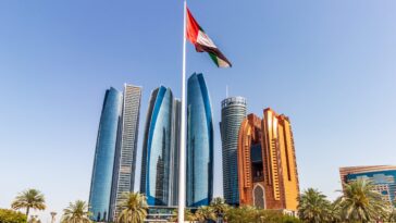 découvrez comment les émirats arabes unis affrontent des défis économiques et politiques, entraînant un affaiblissement de leur position sur la scène mondiale. analyse approfondie des facteurs et des conséquences de cette situation.