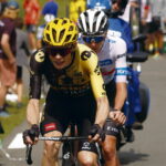 Vingegaard dynamise la finale et décroche la troisième place lors de la deuxième étape du Tour de France 23 revivez l'incroyable performance de jonas vingegaard, qui a décroché la troisième place au prestigieux tour. découvrez les moments forts de sa course et ses stratégies audacieuses qui l'ont mené sur le podium.