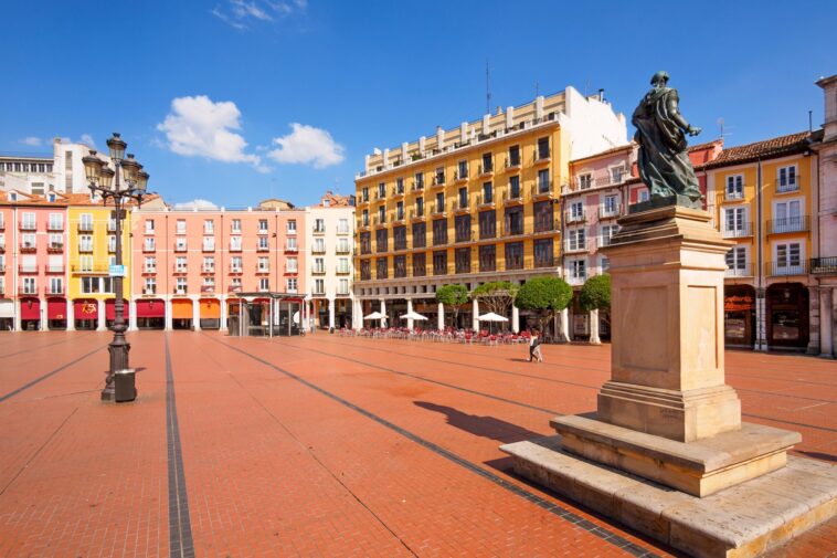 Affrontement entre générations à Burgos : Landa, Bernal, Del Toro, Ciccone et les nouveaux talents 7 découvrez l'affrontement des générations à burgos, une exploration captivante des tensions et des dynamiques culturelles qui façonnent la ville. plongez dans les enjeux intergénérationnels et les défis contemporains qui unissent et divisent les citoyens de burgos.