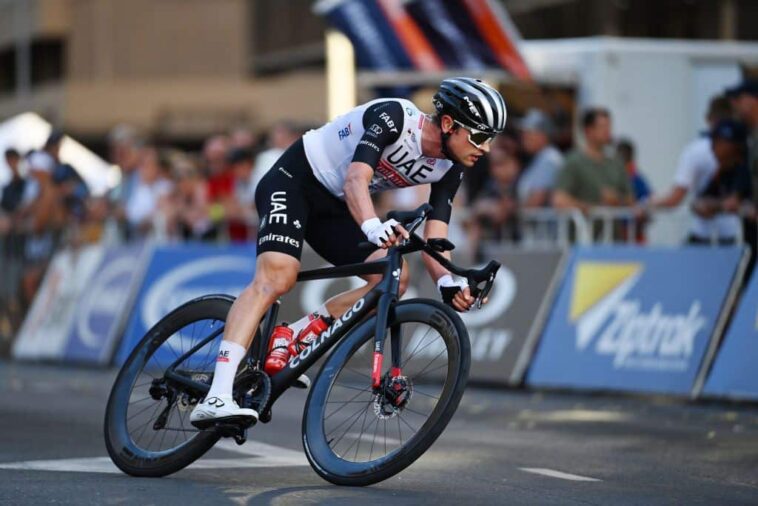 analyse de la participation de ayuso et almeida à la vuelta sans la présence de tadej pogačar. découvrez les enjeux, les favoris et les perspectives pour cette édition à suspense du célèbre tour d'espagne.