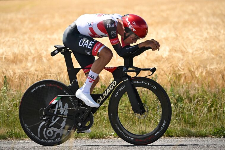 découvrez comment juan ayuso a remporté avec brio la 7e étape de la vuelta, réalisant une performance impressionnante et marquant un tournant dans la course cycliste espagnole.
