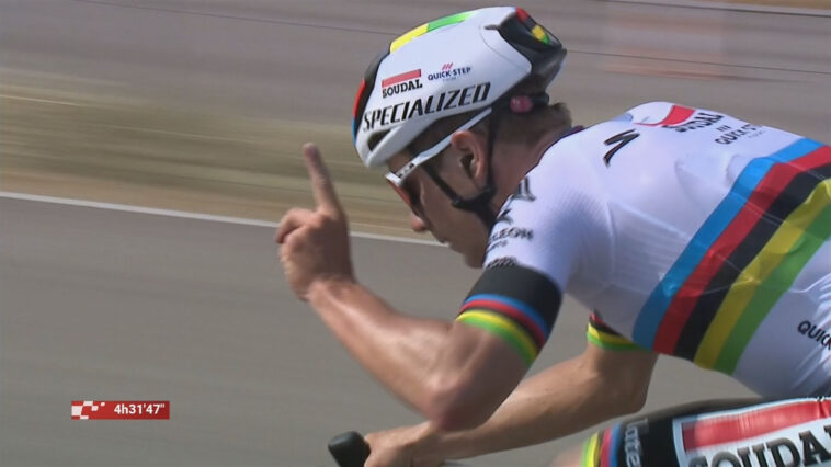 Un contrat de plusieurs millions de dollars avec Red Bull propulse Evenepoel à la deuxième place du classement des salaires dans le cyclisme 7 découvrez les détails du contrat entre le cycliste remco evenepoel et red bull, une collaboration qui promet d'élever encore plus son parcours sportif. ne manquez pas les enjeux et les ambitions de ce partenariat exceptionnel.