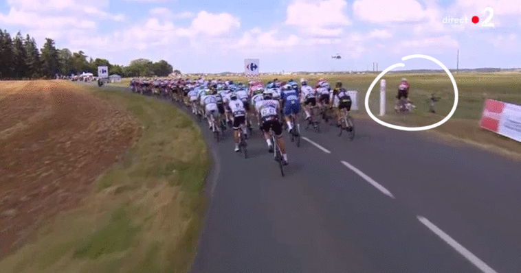 L'incident tragique : le coureur britannique Chris Froome, vainqueur du Tour de France, évacué par hélicoptère vers l'hôpital après une chute grave 7 découvrez tous les détails sur la grave chute de chris froome, son état de santé, les circonstances de l'accident et les conséquences pour sa saison cycliste.