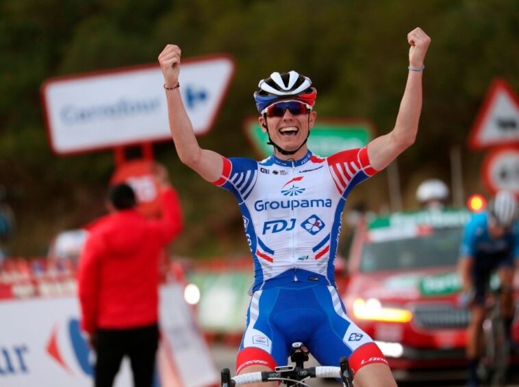david gaudu s'impose brillamment lors de la 3ème étape de la vuelta, signant une victoire clé pour son équipe et relançant le suspense dans le classement général.