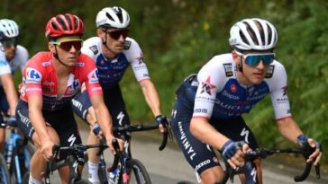 découvrez 'landa : objectif vuelta', une exploration captivante des aspirations et défis du coureur cycliste mikel landa dans sa quête pour remporter la vuelta a españa. suivez son parcours, ses préparations et les enjeux de cette célèbre course, pour une immersion totale dans le monde du cyclisme professionnel.