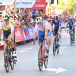 Turner crée la surprise en s'imposant au sprint sur la 4ème étape de la Vuelta, devançant Philipsen 25 découvrez la surprise réservée par turner lors de la vuelta ! analyse, réactions et moments clés de cette performance inattendue.