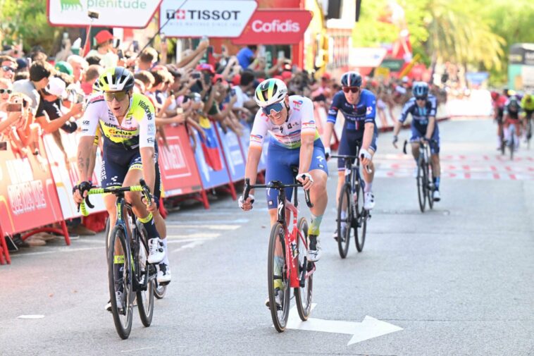 Turner crée la surprise en s'imposant au sprint sur la 4ème étape de la Vuelta, devançant Philipsen 7 découvrez la surprise réservée par turner lors de la vuelta ! analyse, réactions et moments clés de cette performance inattendue.
