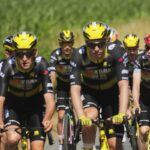 Demi Vollering s'effondre et perd trois minutes lors de l'étape cruciale du Tour de France Femmes au Col de la Madeleine 24 découvrez les événements marquants du tour de france femmes, où vollering connaît un retournement inattendu. plongez dans cette compétition palpitante et suivez les rebondissements qui ont bouleversé la course. analyse des performances et réactions des coureuses.