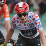 Vuelta a España : Un Tour Bouleversé par des Chutes, Martin, Zingle et Arcas Forfaits, Vingegaard Échappe au Pire 25 suivez la vuelta 2023 marquée par de nombreuses chutes et forfaits spectaculaires. découvrez comment vingegaard a réussi à éviter le pire et à poursuivre la course malgré les obstacles.