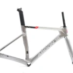découvrez l'argon 18 nitrogen pro, un vélo performant conçu pour les cyclistes exigeants. alliant légèreté, aérodynamisme et précision, il vous permet d’atteindre de nouveaux sommets lors de vos sorties ou compétitions.