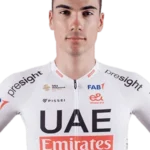 Ayuso décroche un doublé spectaculaire 24 découvrez comment juan ayuso a réalisé un doublé impressionnant lors de la dernière compétition cycliste. analyse, faits marquants et réactions sur ce succès inattendu.