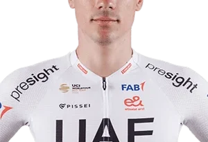découvrez comment juan ayuso a réalisé un doublé impressionnant lors de la dernière compétition cycliste. analyse, faits marquants et réactions sur ce succès inattendu.