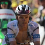 découvrez comment remco evenepoel relève de nouveaux défis dans le monde du cyclisme. suivez ses exploits, ses stratégies et ses ambitions sur les courses les plus prestigieuses.