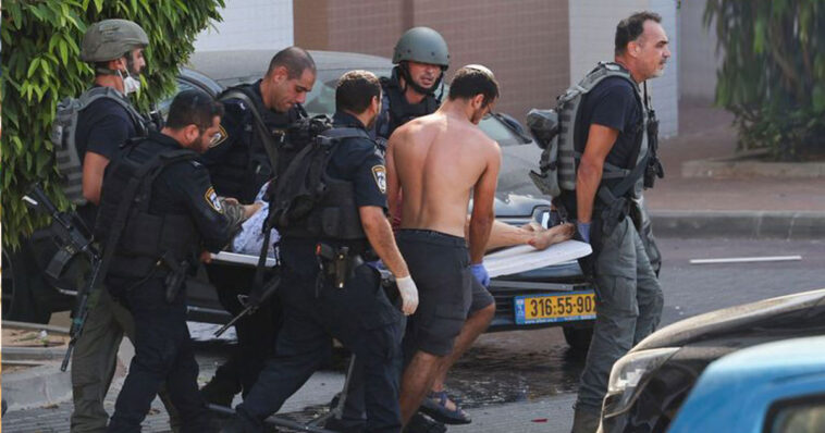 découvrez pourquoi israël a été effacé des maillots lors de la vuelta, une décision qui suscite controverse et réactions dans le monde du cyclisme.