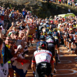 Championnats du Monde de Cyclisme : Magdeleine Vallieres du Canada triomphe sur la dernière montée pour remporter la course sur route élite féminine 24 découvrez comment vallieres a remporté une victoire éclatante au championnat mondial de cyclisme féminin. suivez les moments forts de son triomphe historique et les réactions après la course.