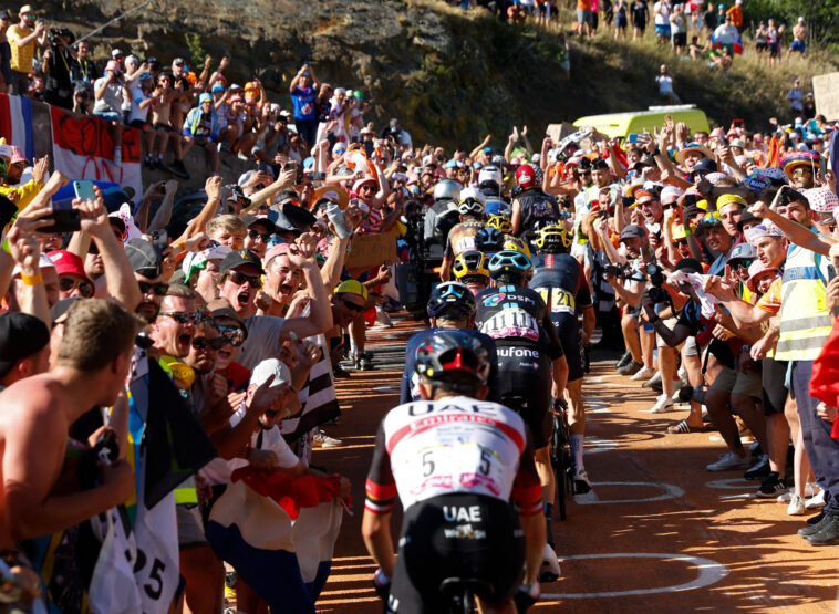 Championnats du Monde de Cyclisme : Magdeleine Vallieres du Canada triomphe sur la dernière montée pour remporter la course sur route élite féminine 7 découvrez comment vallieres a remporté une victoire éclatante au championnat mondial de cyclisme féminin. suivez les moments forts de son triomphe historique et les réactions après la course.