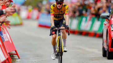 découvrez comment jonas vingegaard a remporté la vuelta, marquant une performance exceptionnelle dans cette édition du célèbre tour d’espagne. tous les moments forts et les détails de sa victoire.