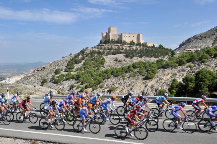 découvrez comment vingegaard s'impose avec éclat lors de la vuelta, dominant la course avec talent et détermination. résultats, analyses et moments forts de sa performance exceptionnelle.